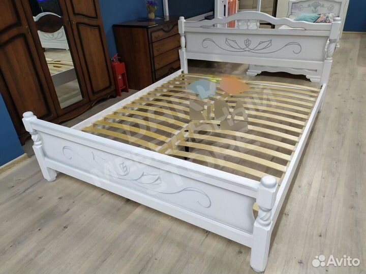 Кровать массив