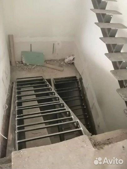 Лестница на второй этаж. Металлокаркас