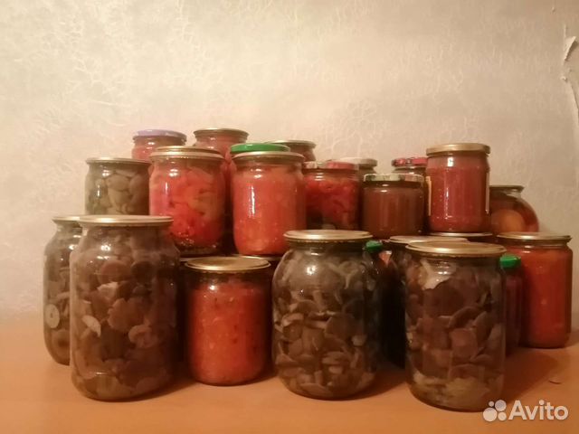 Грибы в разном виде, помидоры, закуски, разносолы
