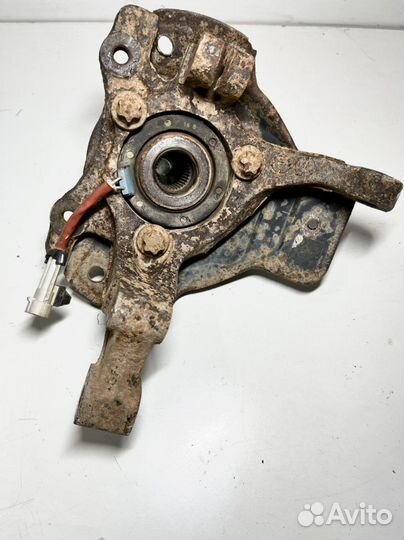 Кулак поворотный передний левый Opel Vectra B