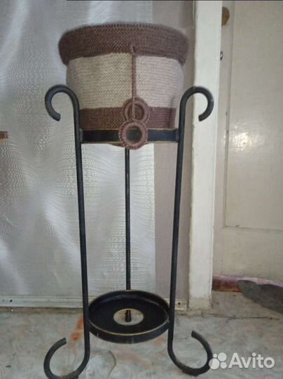 Подставка для цветов напольная металлическая