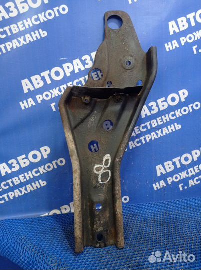 Крепление переднего подрамника Hyundai Accent