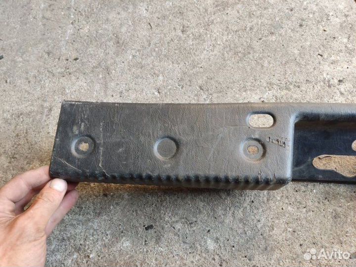 Накладка замка багажника Ford Focus 1 седан 2.0I