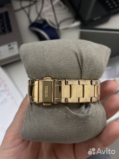 Часы Guess женские