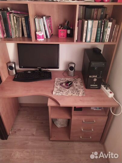 Компьютерный стол новый