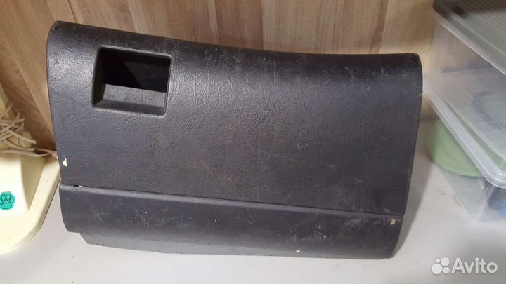 Бардачек для торпеды нового образца audi 80