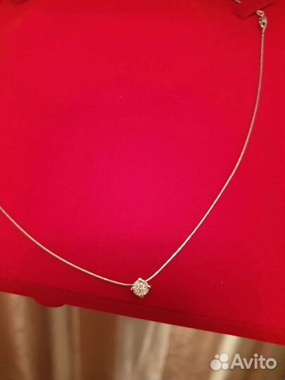 Колье с бриллиантом