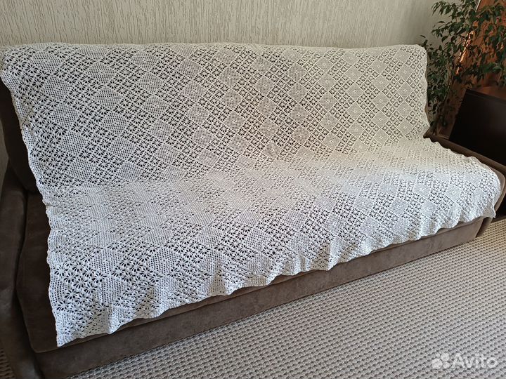 Большая вязаная скатерть или покрывало