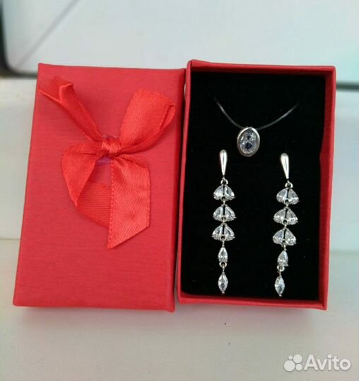 Комплект серьги и подвеска