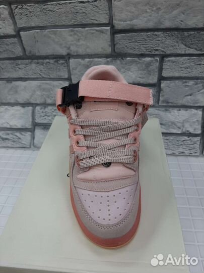 Кроссовки Adidas forum low bad bunny розовые