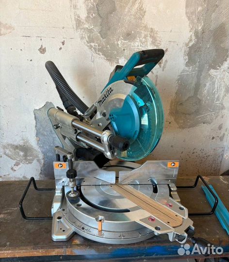 Торцовочная пила Makita LS1019