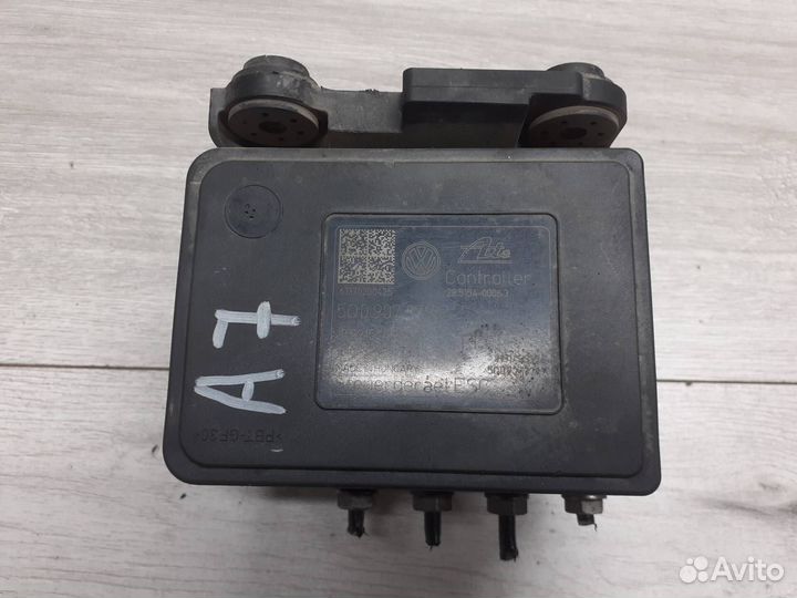 Блок ABS (насос) Skoda Octavia A7
