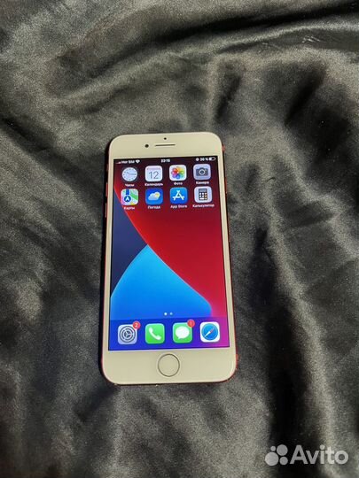 Телефон iPhone 7 red