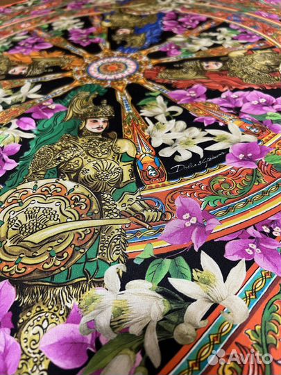 Шелковый платок Dolce & Gabbana 68х68 см