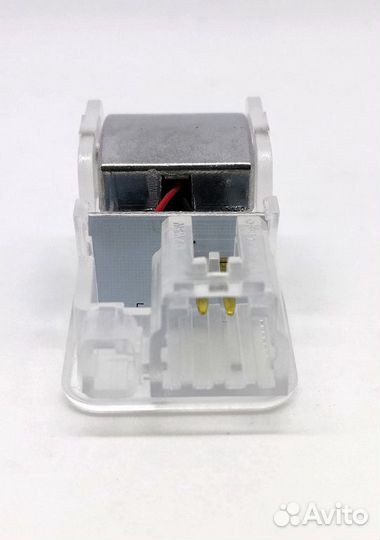 Штатная проекция логотипа Peugeot