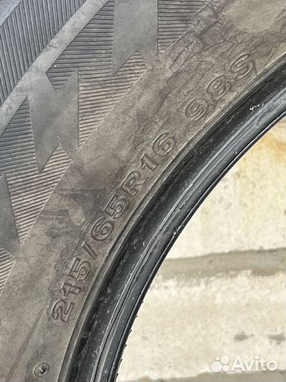Bridgestone Blizzak DM-V2 215/65 R16