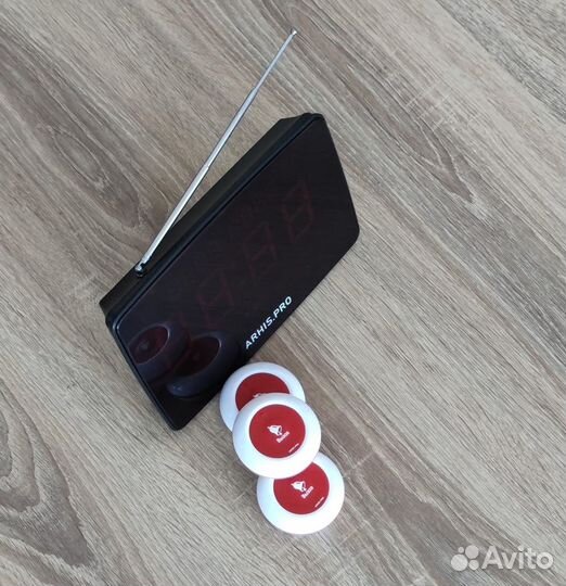 Кнпока вызова официанта и табло отображения вызова