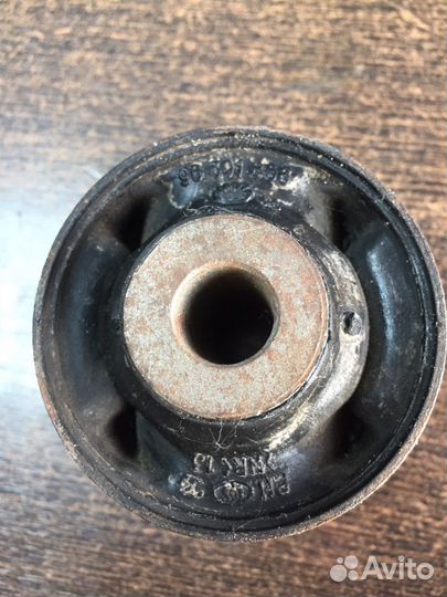 Сайлентблок переднего рычага GM 96391856 Chevrolet