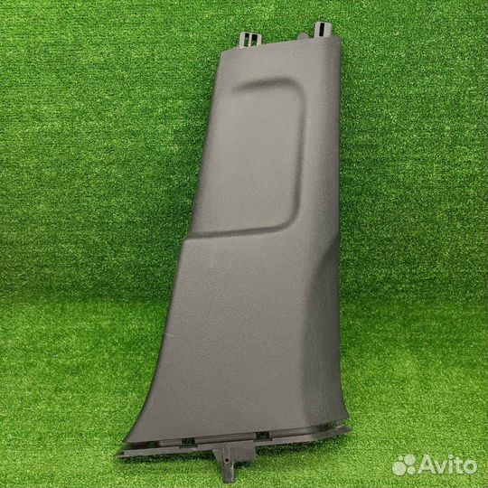 Обшивка центральной стойки правая нижняя 5C6867292