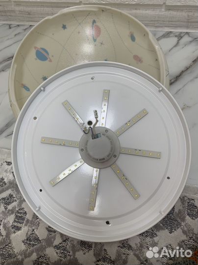 Светильник потолочный и люстра навесная