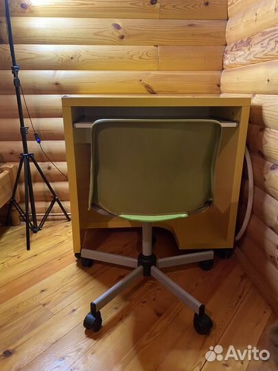 Стол-парта и стул на колесиках