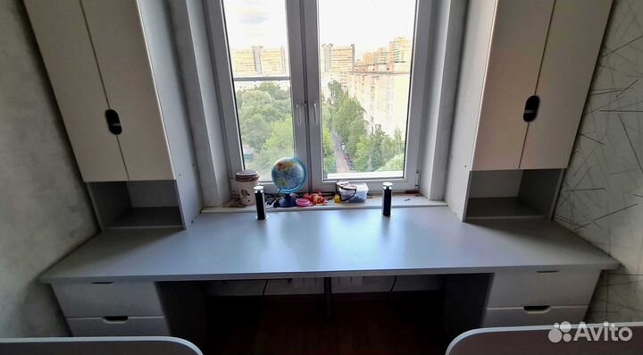 Рабочая зона в углу у окна