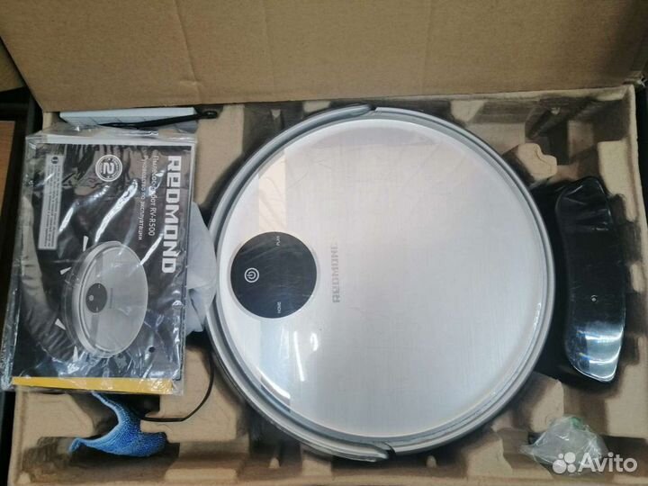 Робот-пылесос Redmond RV-R500
