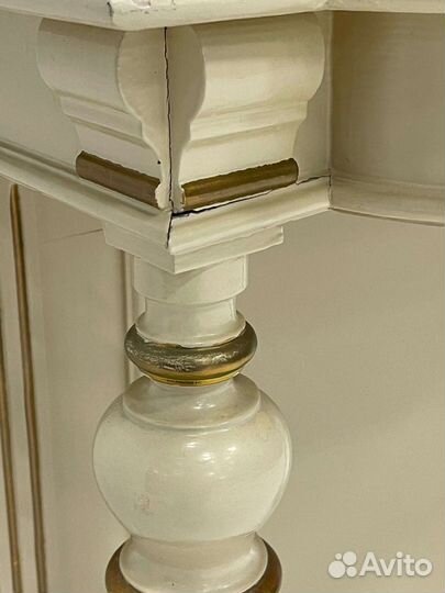 Старинная консоль с зеркалом