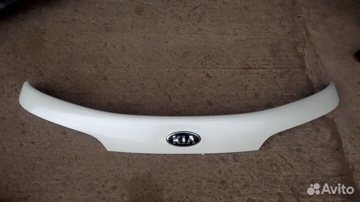 Молдинг крышки багажника Kia Sorento XM 2014 год