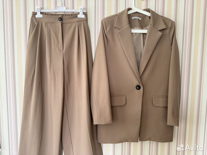Брючный костюм женский