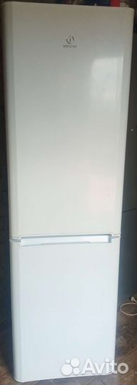 Холодильник indesit
