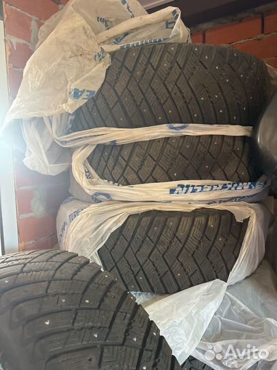 Goodyear Ultragrip Ice Arctic 235/65 R17 R