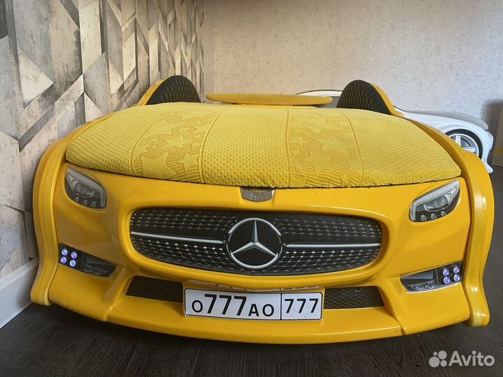 Детская кровать машинка