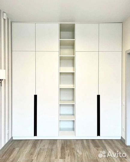 Зеркальный шкаф