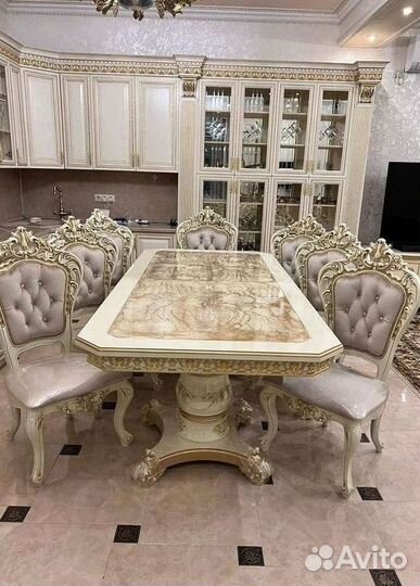 Кухонный стол и стулья комплект