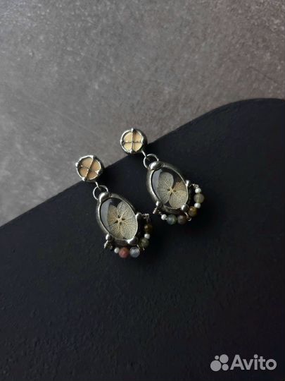 Серьги в винтажном стиле из стекла и бусин