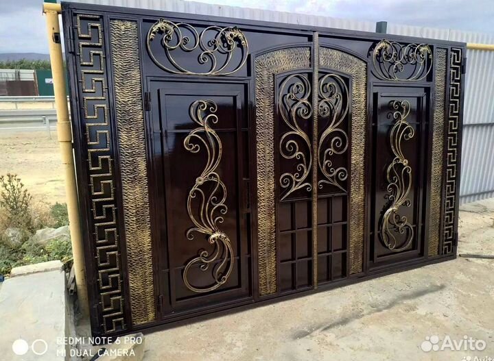Ворота в Махачкале с ковкой на заказ