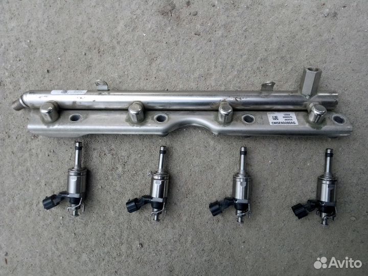 Топливная рейка (рампа) с форсунками форд фокус-3