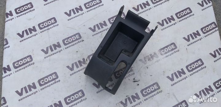 Консоль центральна Volkswagen Golf 5