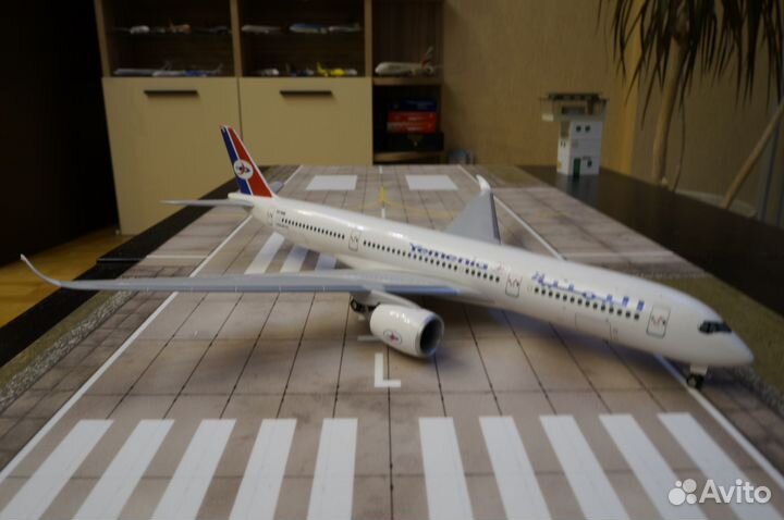 Модель самолета А-350 в масштабе 1:200