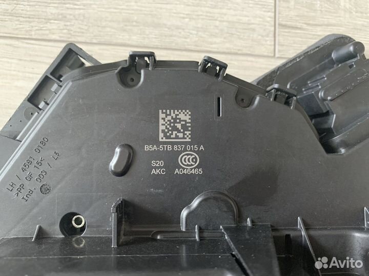 Замок двери 5TB837015A