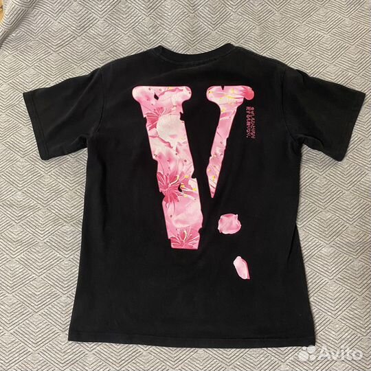 Футболка vlone friends sakura оригинал