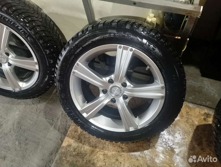 Продам колеса зимние r17