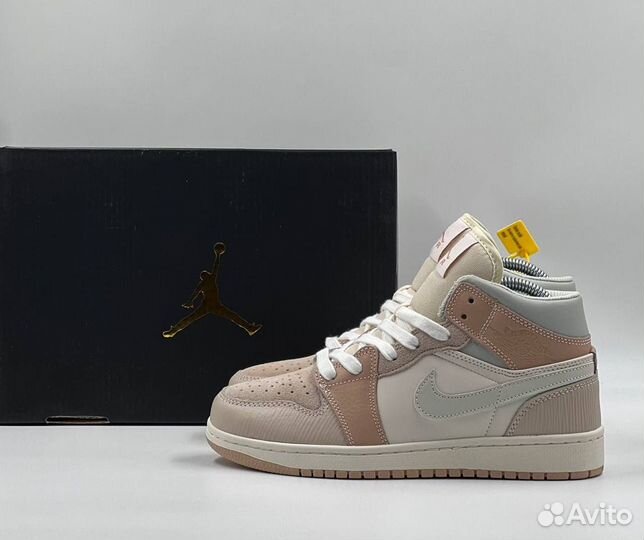 Кроссовки женские Nike Air Jordan 1