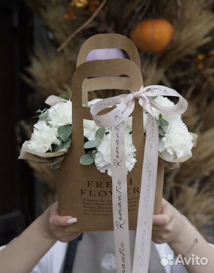 Композиция из живых цветов