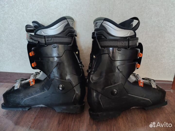 Горные лыжи и ботинки