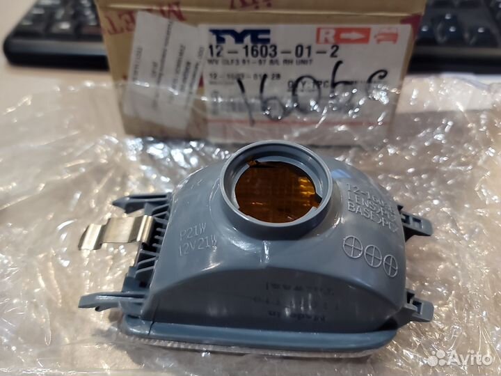 Указатель поворота правый белый VW Golf III Vento