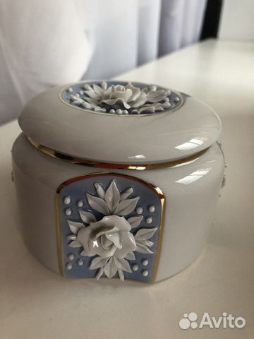 Шкатулка фарфоровая