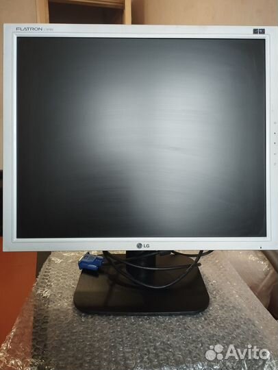 Монитор LG Flatron 19