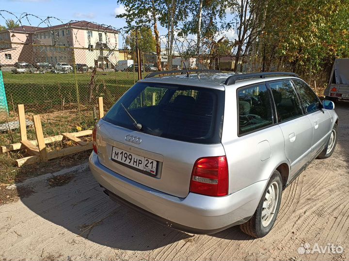 Audi A4 1,6 мт 1999